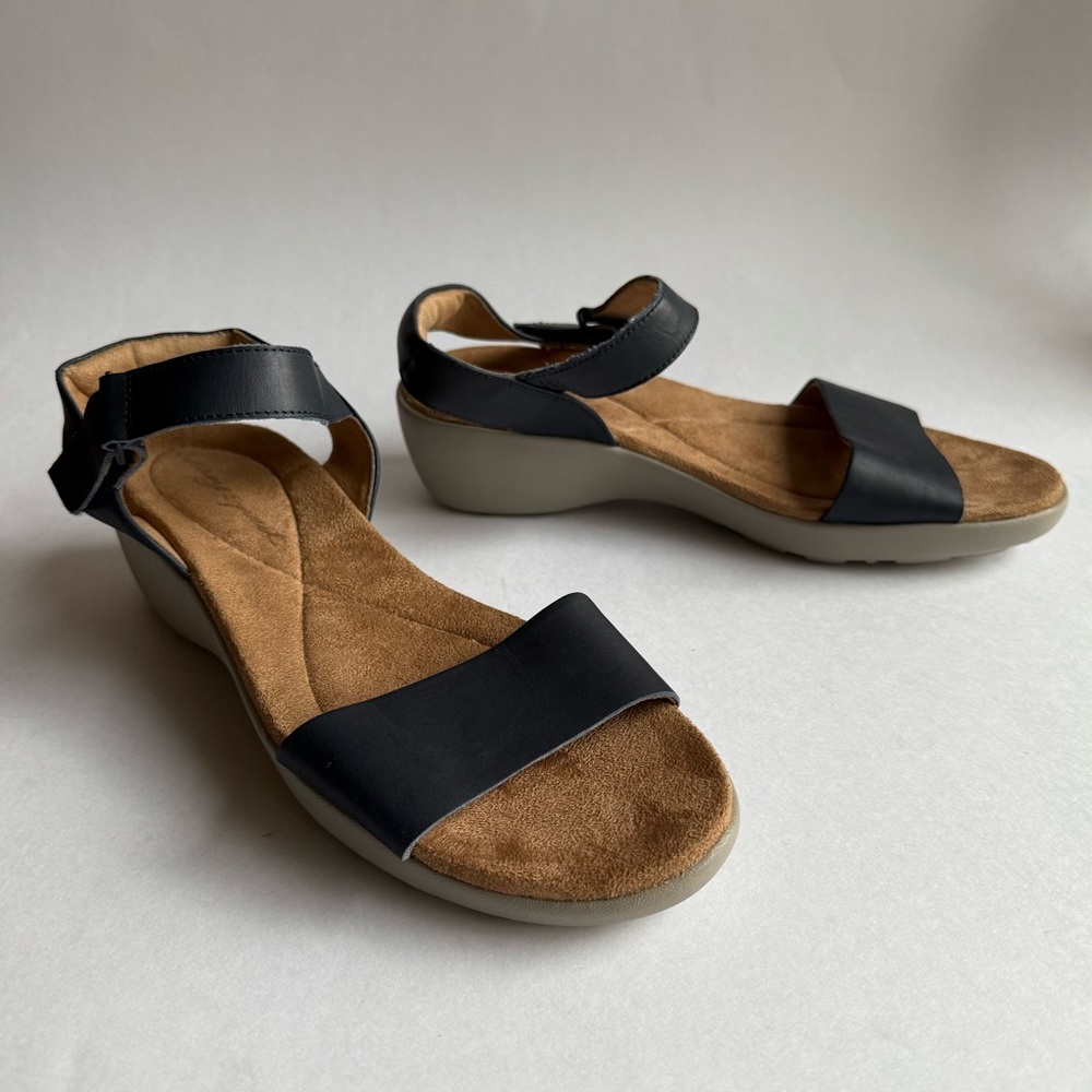 Easy Spirit Kaymee soft leather sandal adjustable navy blue wedge 8 1/2 M-NWOT